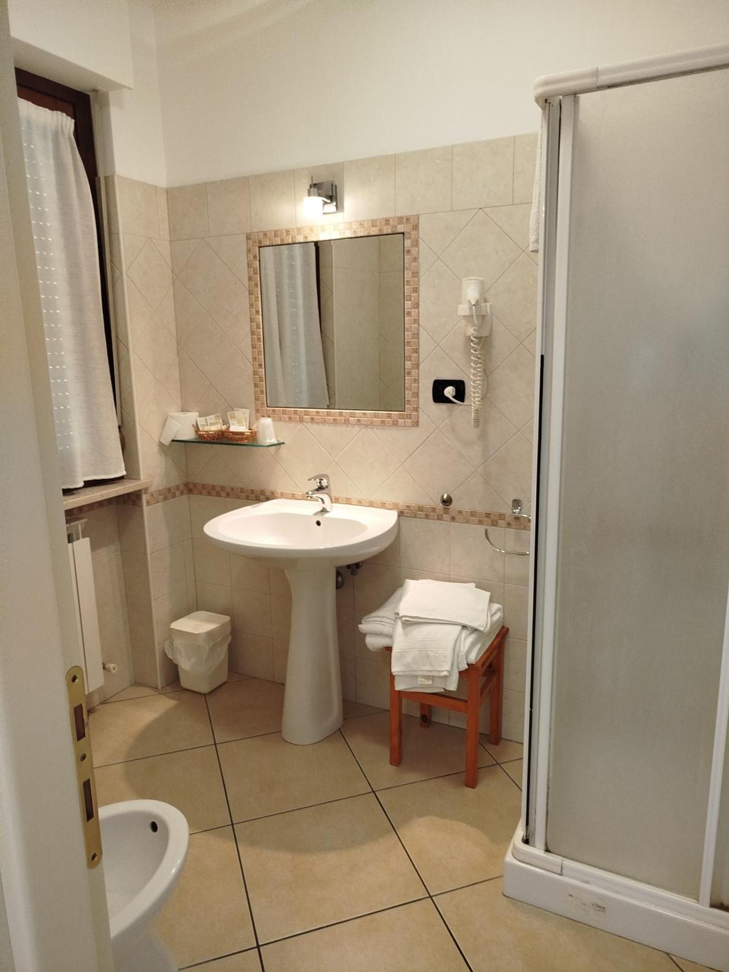 Albergo Le 2 Rose San Severino Marche Exterior photo